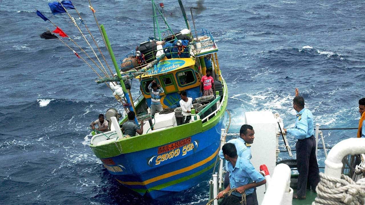 ލަންކާގެ ސިފައިން އިންޑިއާގެ މަސްބޯޓެއް ހުއްޓުވަން އުޅުމުގެ ތެރޭގައި މަސްވެރިން ތަކަކަށް އަނިޔާވެއްޖެ